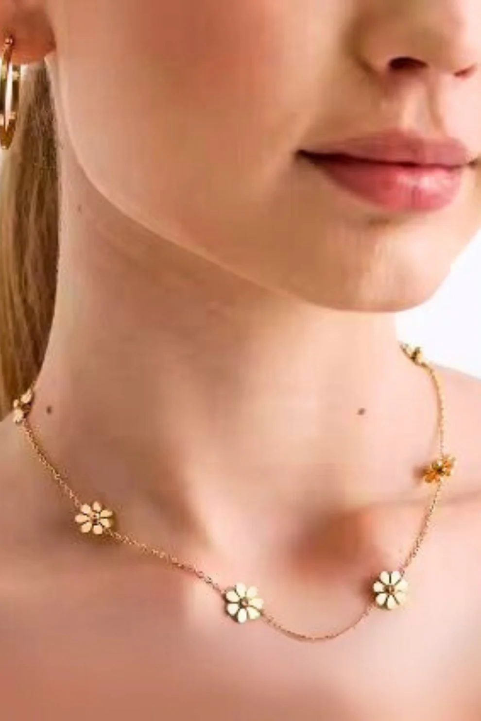 daisy-themed jewelry set
