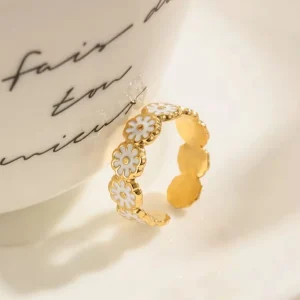 Daisy Bloom Ring White